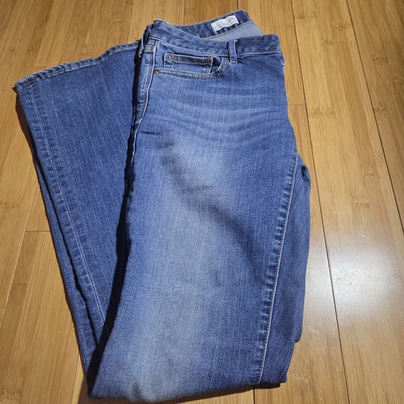 GAP Women's Flare Jeans in Classic Blue - Picture 7 of 8
